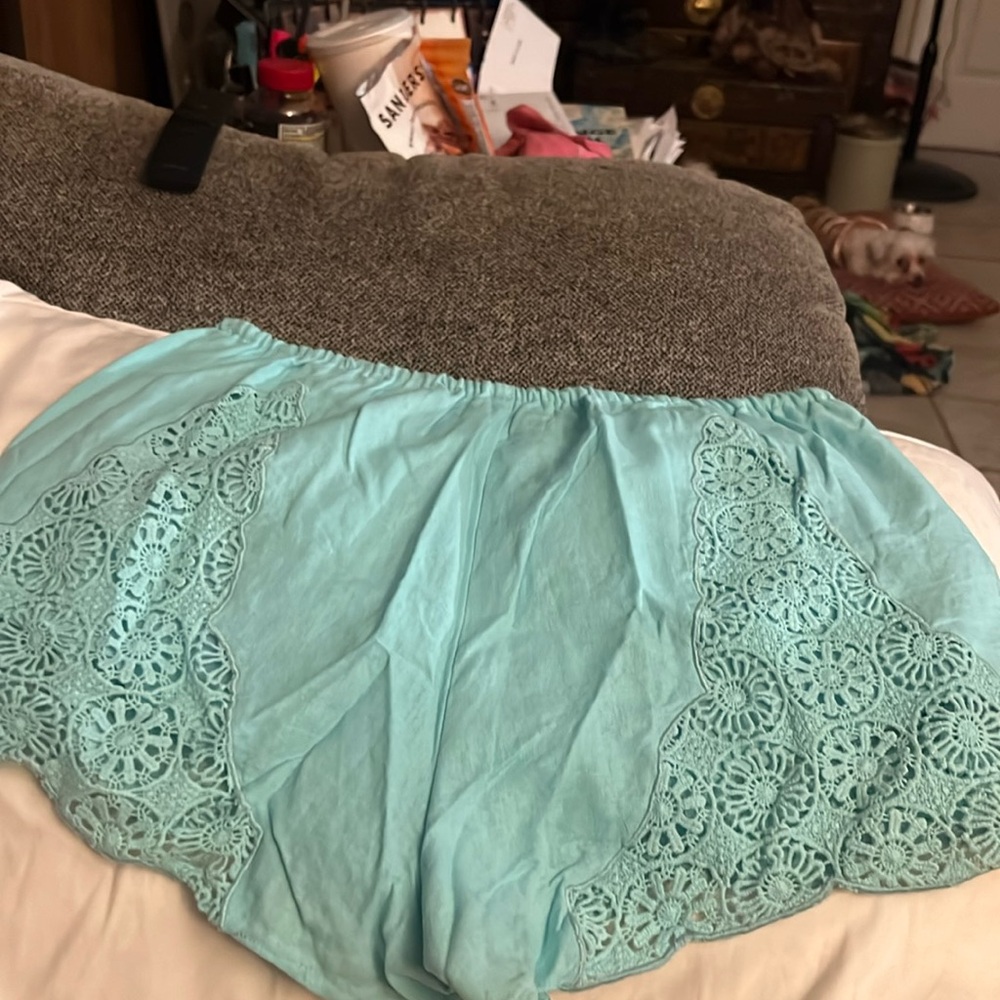 Dollhouse lace embroidered shorts